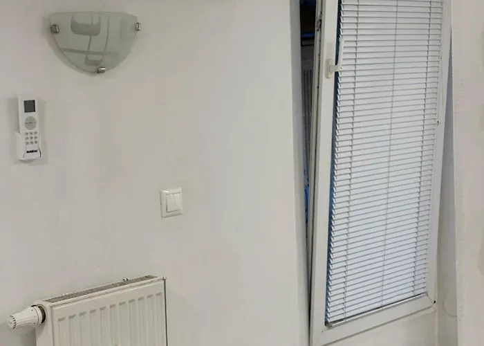 Industrial 6 アパート